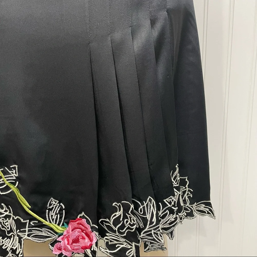 100% Silk Black Floral Embroidered Knee Length Skirt Size 6 Like New - Picture 4 of 17